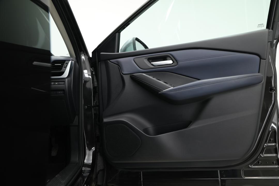 2022 Nissan Qashqai St-l, Automatic, 43419 km, Right Side Rear Door Cabin View