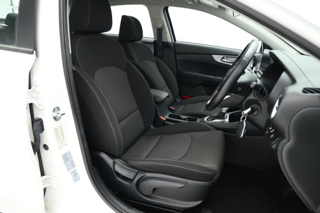 2024 Kia Cerato S Safety Pack, Automatic, 50191 km, Center Console