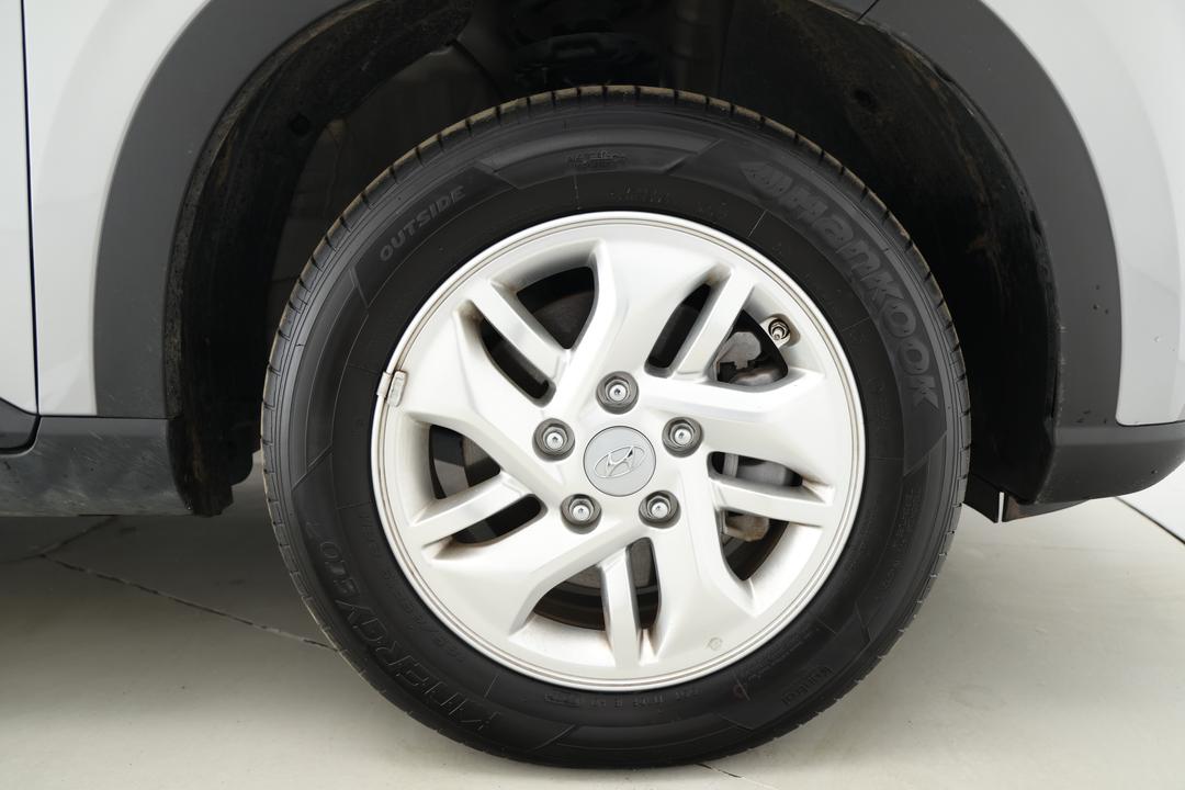 2025 Hyundai Venue Venue, Automatic, 21946 km, Right Front Wheel