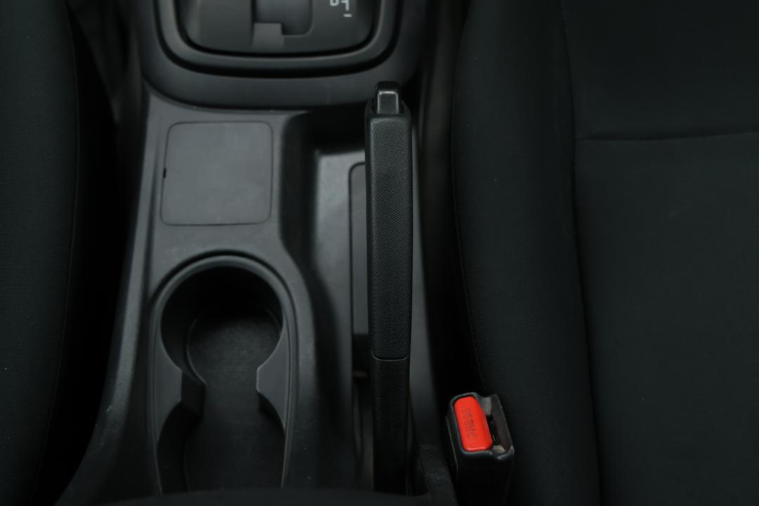 2017 Isuzu D-MAX Sx Hi-ride (4x2), Automatic, 118991 km, Drivers Side Door Panel Controls