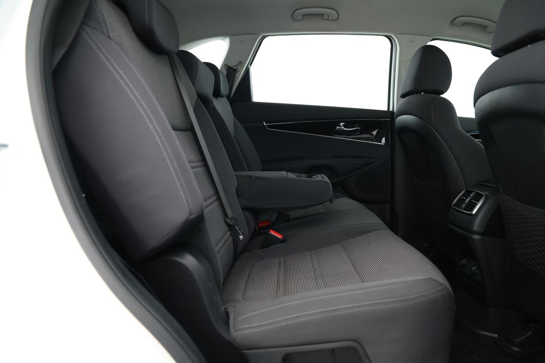 2018 Kia Sorento Si (4x2), Automatic, 109017 km, Right Side Rear Door Cabin View