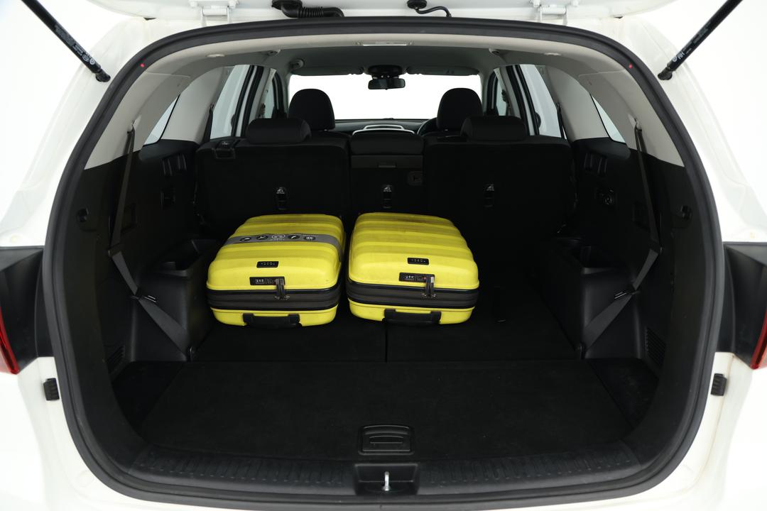 2018 Kia Sorento Si (4x2), Automatic, 109017 km, Boot Inside View with Luggage