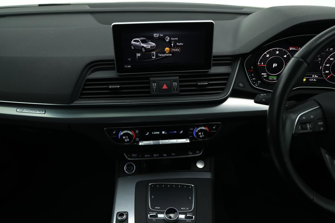 2020 Audi Q5 40 Tdi Quattro Sport, Automatic, 74021 km, Speaker View