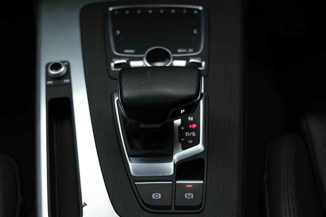 2020 Audi Q5 40 Tdi Quattro Sport, Automatic, 74021 km, Gear Lever 