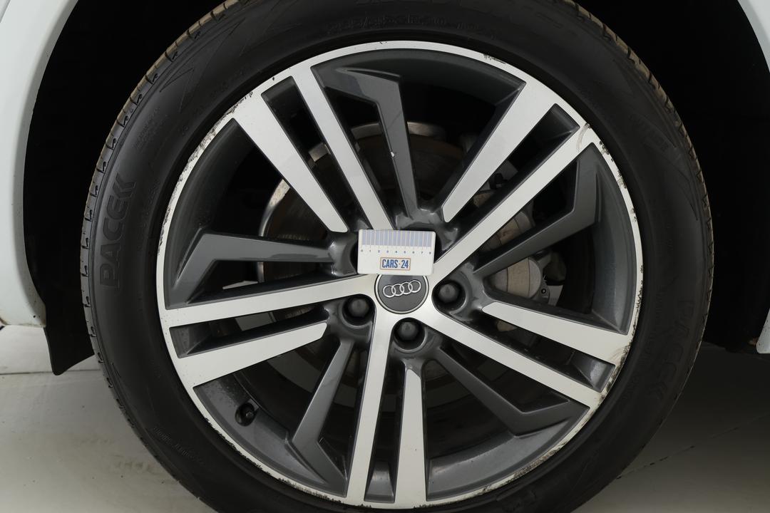 2020 Audi Q5 40 Tdi Quattro Sport, Automatic, 74021 km, Tyres Front LHS Scratch