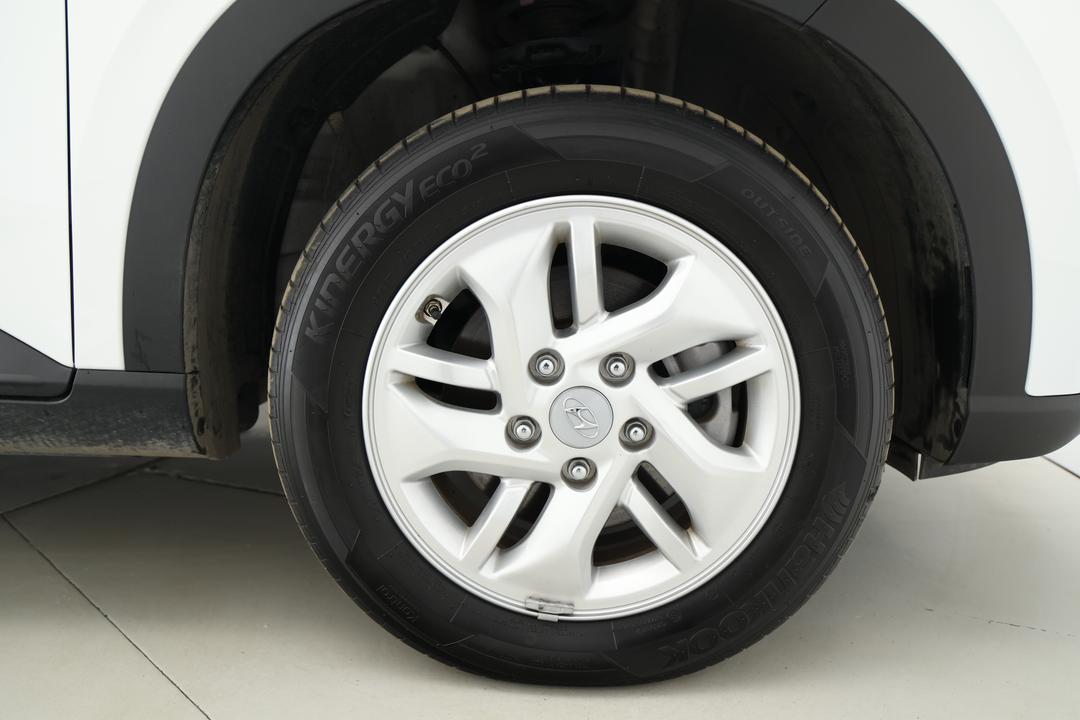 2025 Hyundai Venue Venue, Automatic, 26852 km, Right Front Wheel