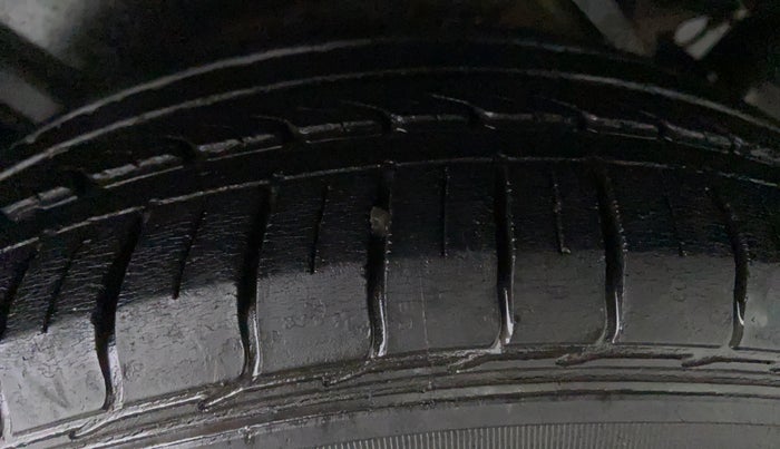 2011 Volkswagen Vento HIGHLINE PETROL, Petrol, Manual, 84,092 km, Left Rear Tyre Tread