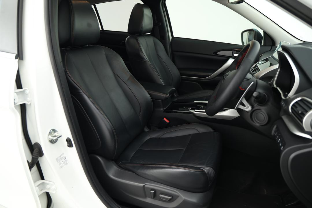 2017 Mitsubishi Eclipse Cross Exceed (2WD), Automatic, 145326 km, Drivers Side Door Panel Controls