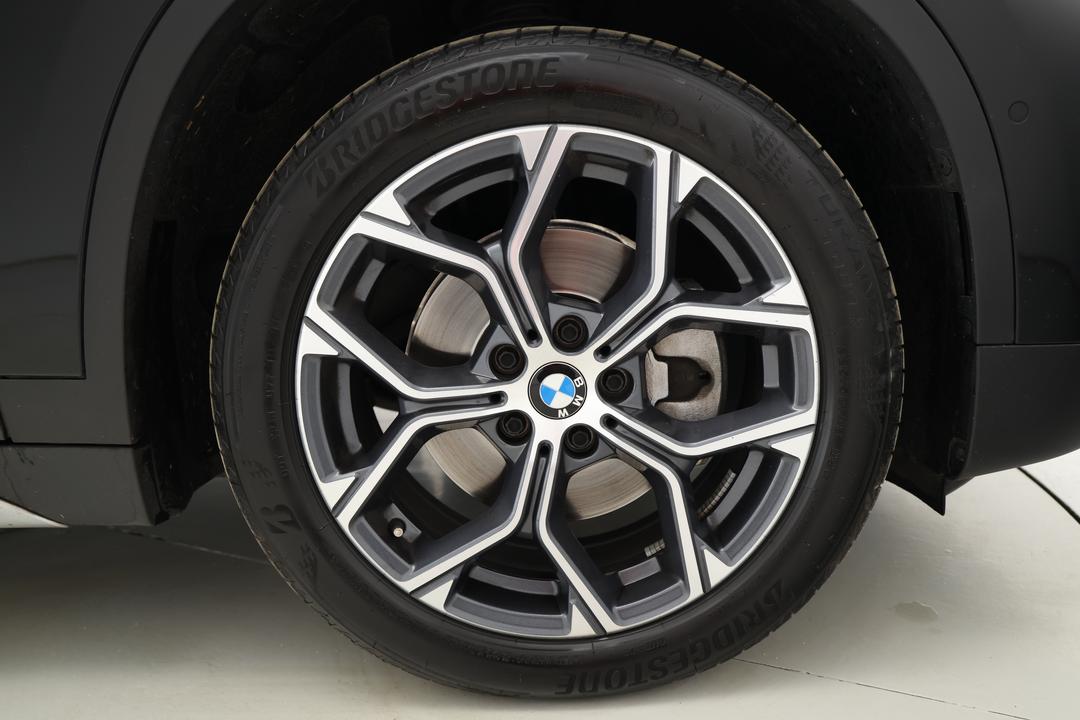 2022 BMW X1 sDrive 18i, Automatic, 29658 km, Right Front Wheel