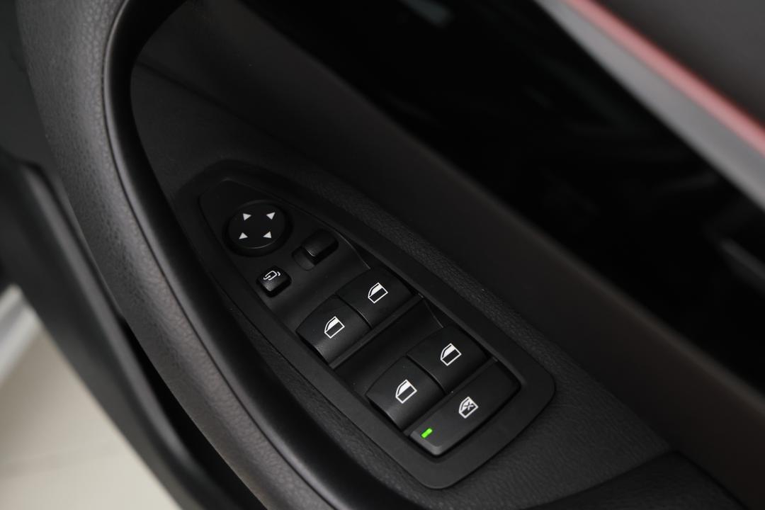 2022 BMW X1 sDrive 18i, Automatic, 29658 km, Key Close-up