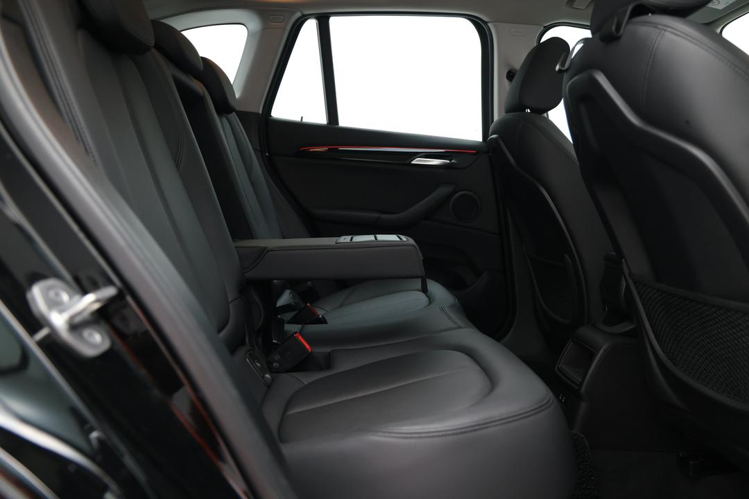 2022 BMW X1 sDrive 18i, Automatic, 29658 km, Right Side Rear Door Cabin View