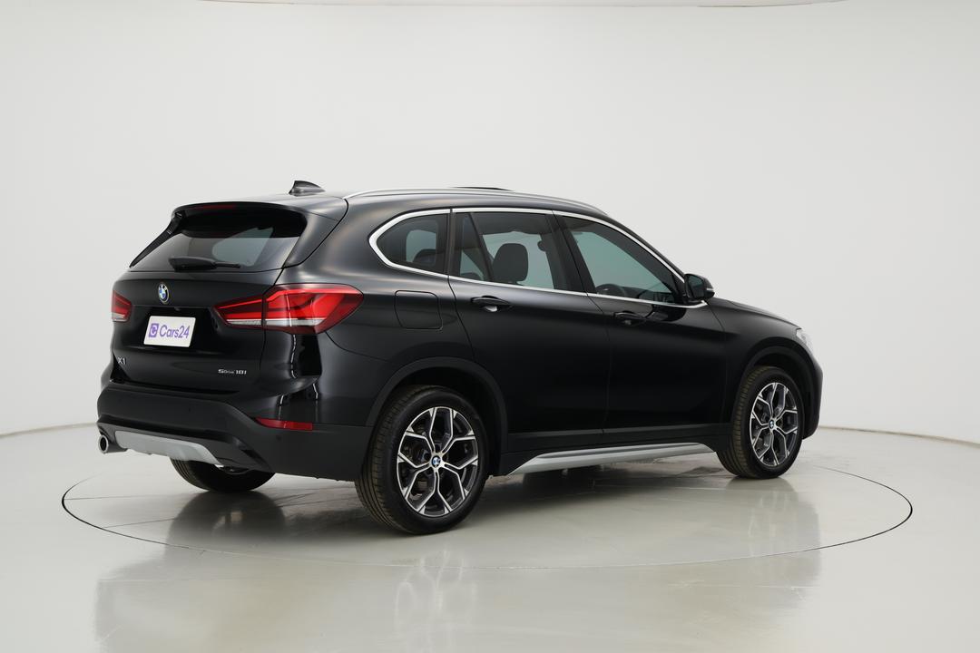2022 BMW X1 sDrive 18i, Automatic, 29658 km, Right Back Diagonal (45- Degree) View