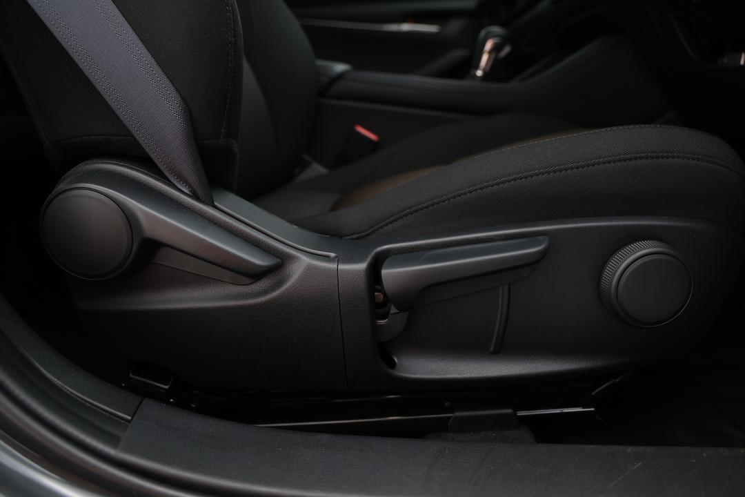 2024 Mazda 3 G20 Pure, Automatic, 16983 km, Drivers Side Adjustment Panel