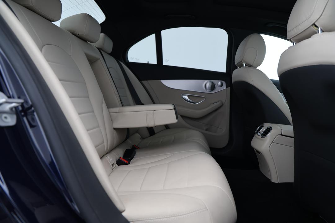 2021 Mercedes-benz C300 C300, Automatic, 49874 km, Right Side Rear Door Cabin View