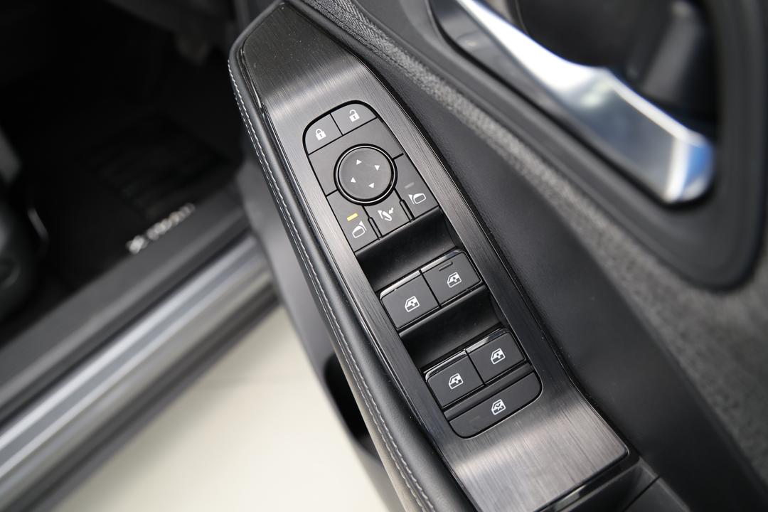 2024 Nissan X-trail St (4WD) 7 Seat, Automatic, 22789 km, Key Close-up