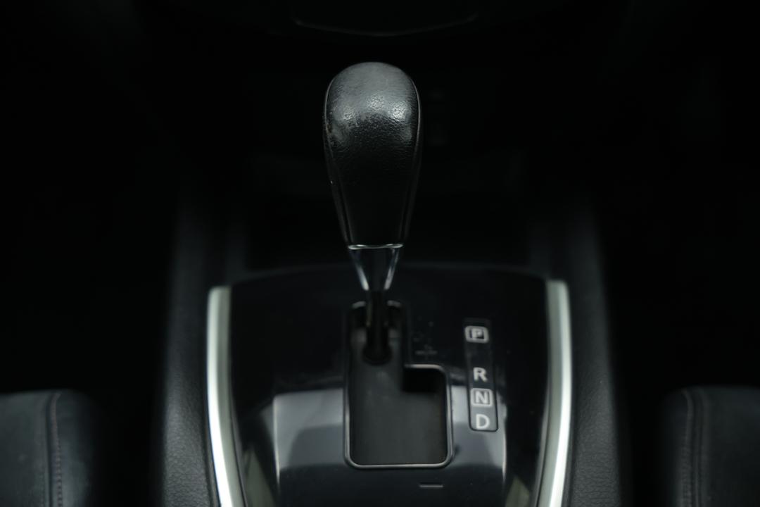 2016 Nissan X-trail St-l 7 Seat (FWD), Automatic, 106249 km, Handbrake