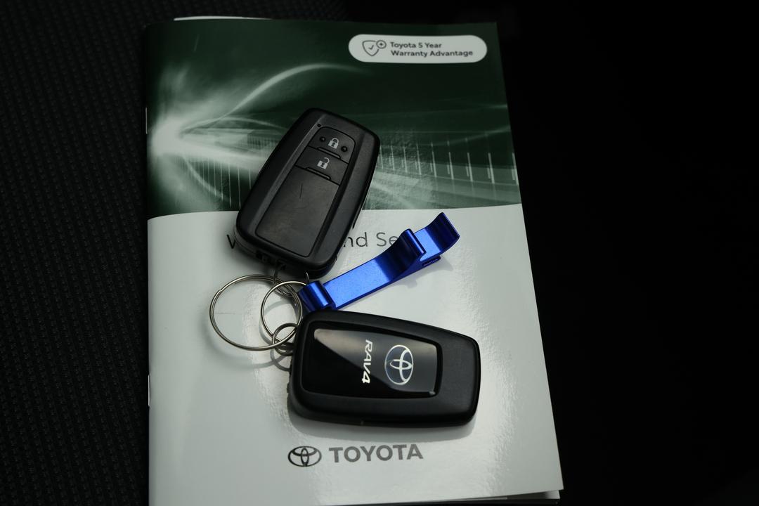 2021 Toyota RAV4 Gx (AWD) Hybrid, Automatic, 45467 km, Pedals and Footmat
