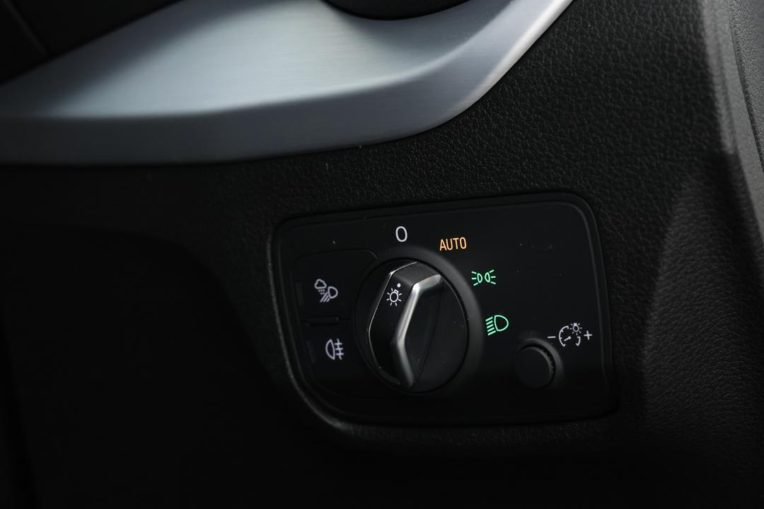 2020 Audi Q2 40 Tfsi Quatt Sport (2.0 Tfsi), Automatic, 82534 km, Drivers Side Adjustment Panel