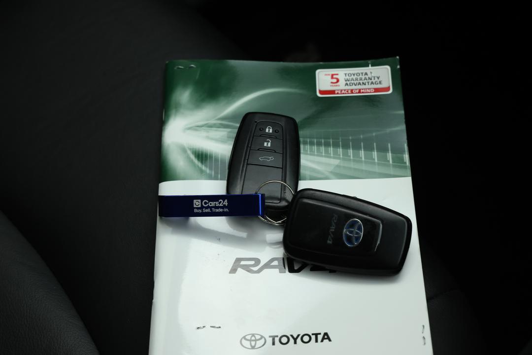 2020 Toyota RAV4 Cruiser (AWD) Hybrid, Automatic, 154992 km, Utility Switches/Buttons