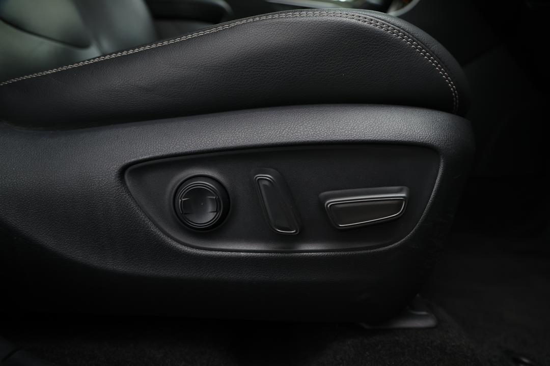 2020 Toyota RAV4 Cruiser (AWD) Hybrid, Automatic, 154992 km, Key Close-up