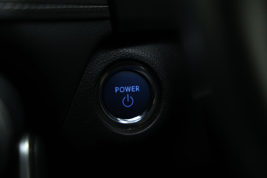 2020 Toyota RAV4 Cruiser (AWD) Hybrid, Automatic, 154992 km, Drivers Side Door Panel Controls