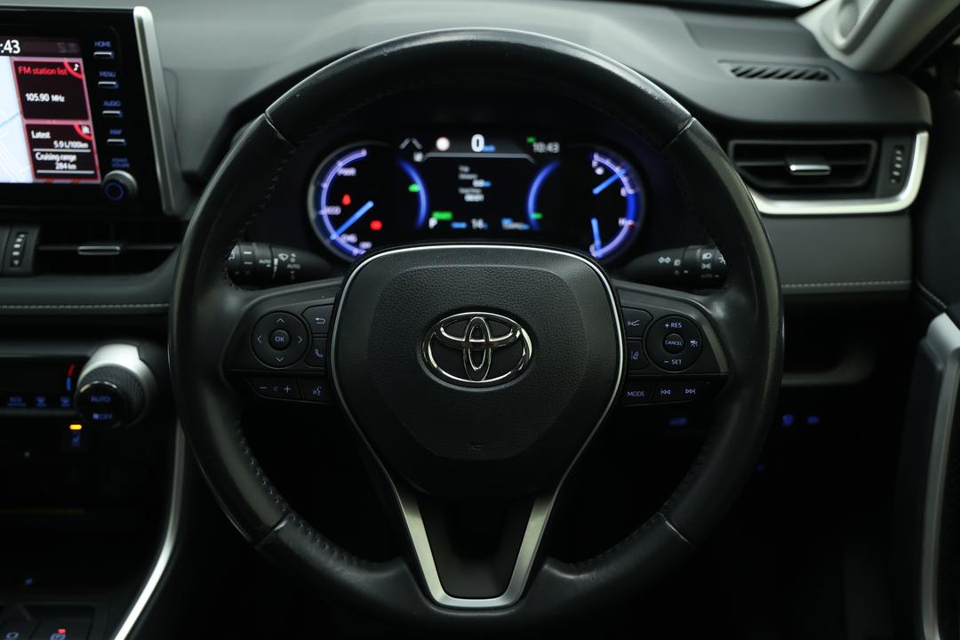 2020 Toyota RAV4 Cruiser (AWD) Hybrid, Automatic, 154992 km, Right Side Front Door Cabin View