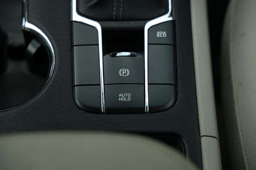 2018 Kia Carnival S, Automatic, 26483 km, Center Console