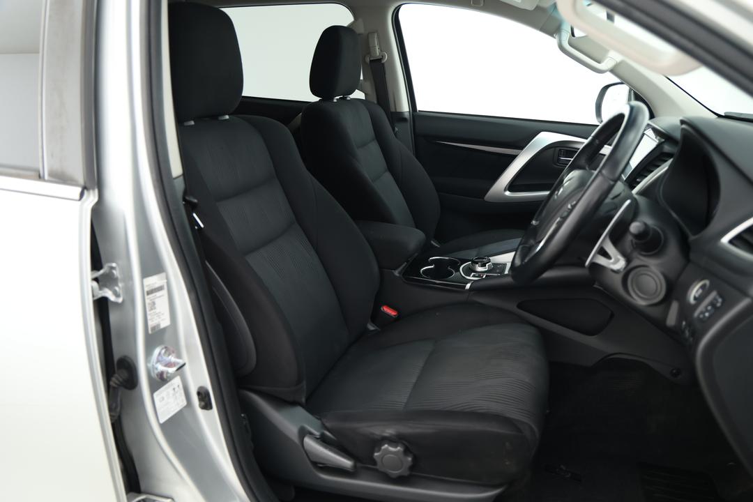 2019 Mitsubishi Pajero Sport Glx (4x4) 5 Seat, Automatic, 138437 km, Center Console