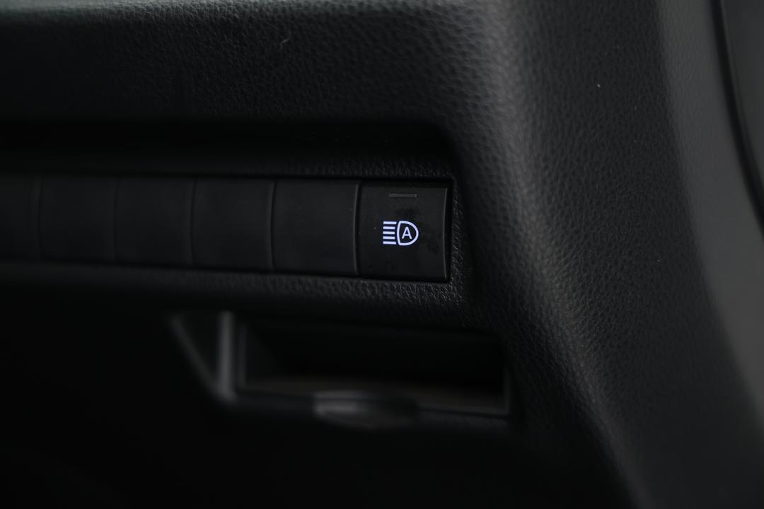 2022 Toyota RAV4 Gx (AWD) Hybrid, Automatic, 109766 km, Drivers Side Adjustment Panel