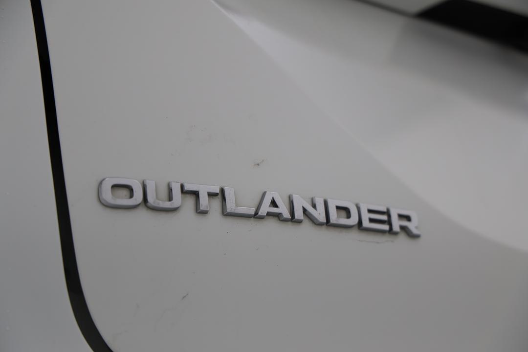 2024 Mitsubishi Outlander Es 5 Seat (2WD), Automatic, 53483 km, Badge (Boot Left Side)