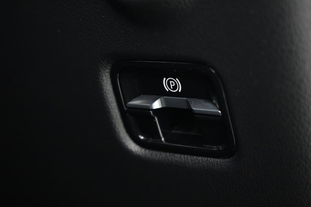 2022 Mercedes-benz C200 Mhev, Automatic, 34064 km, Center Console