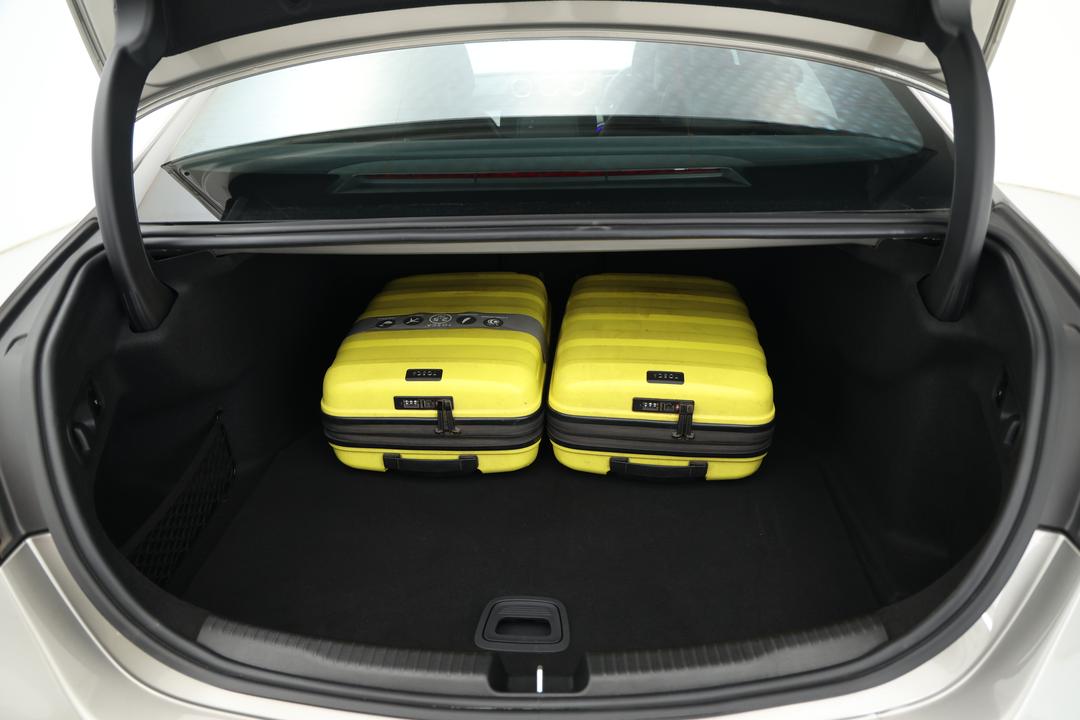 2022 Mercedes-benz C200 Mhev, Automatic, 34064 km, Boot Inside View with Luggage