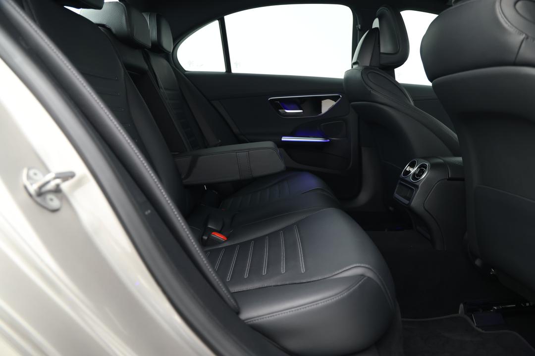 2022 Mercedes-benz C200 Mhev, Automatic, 34064 km, Right Side Rear Door Cabin View
