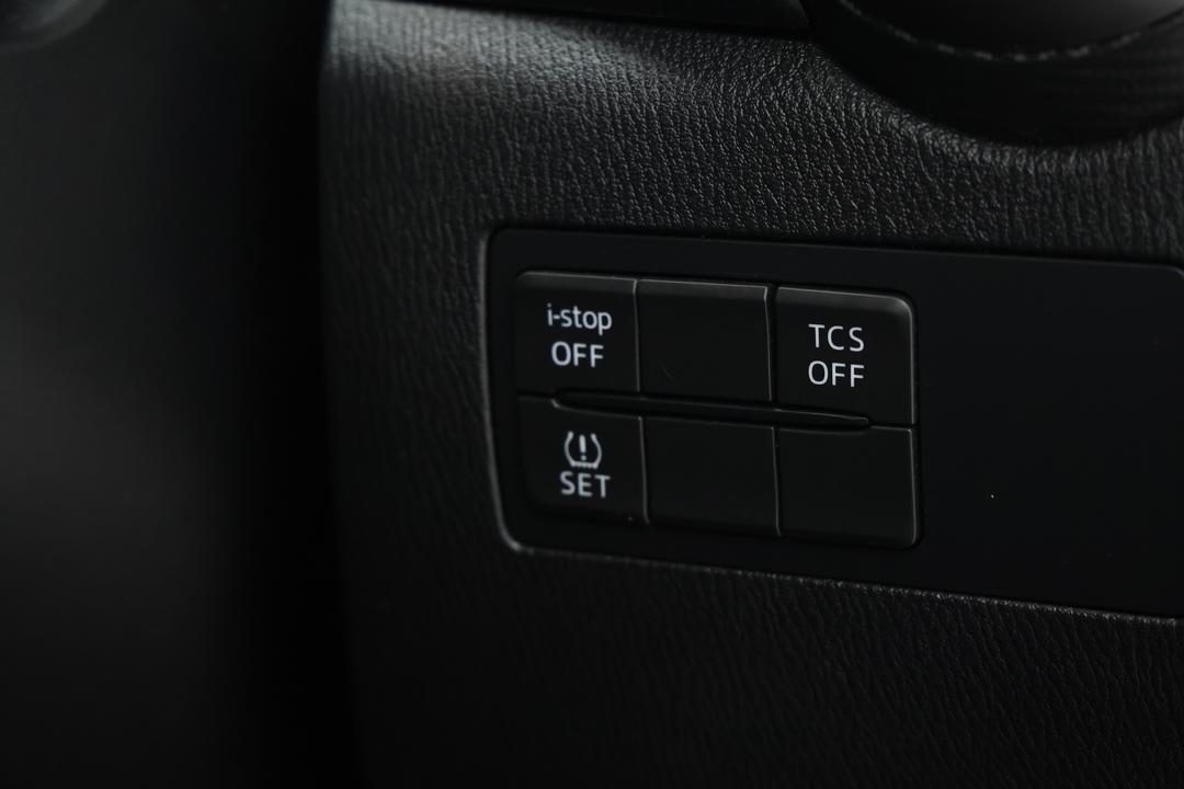 2019 Mazda CX-3 Maxx Sport (FWD), Manual, 88554 km, Utility Switches/Buttons