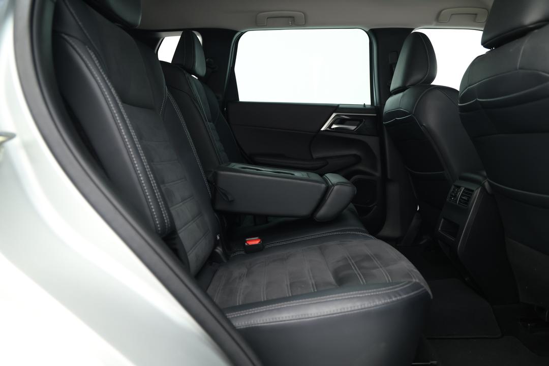 2023 Mitsubishi Outlander Aspire 7 Seat (2WD), Automatic, 60306 km, Right Side Rear Door Cabin View