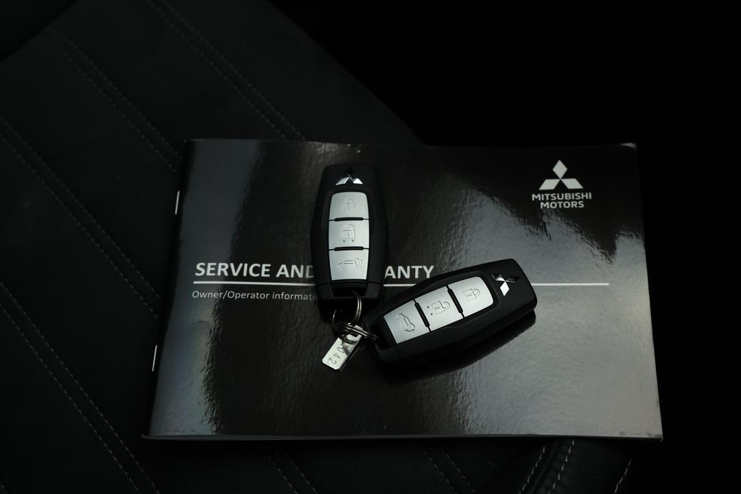 2023 Mitsubishi Outlander Aspire 7 Seat (2WD), Automatic, 60306 km, Utility Switches/Buttons