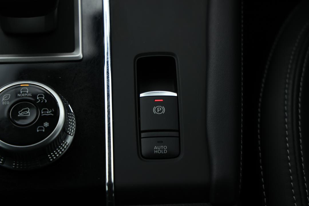 2023 Mitsubishi Outlander Aspire 7 Seat (2WD), Automatic, 60306 km, Steering Wheel Close-up