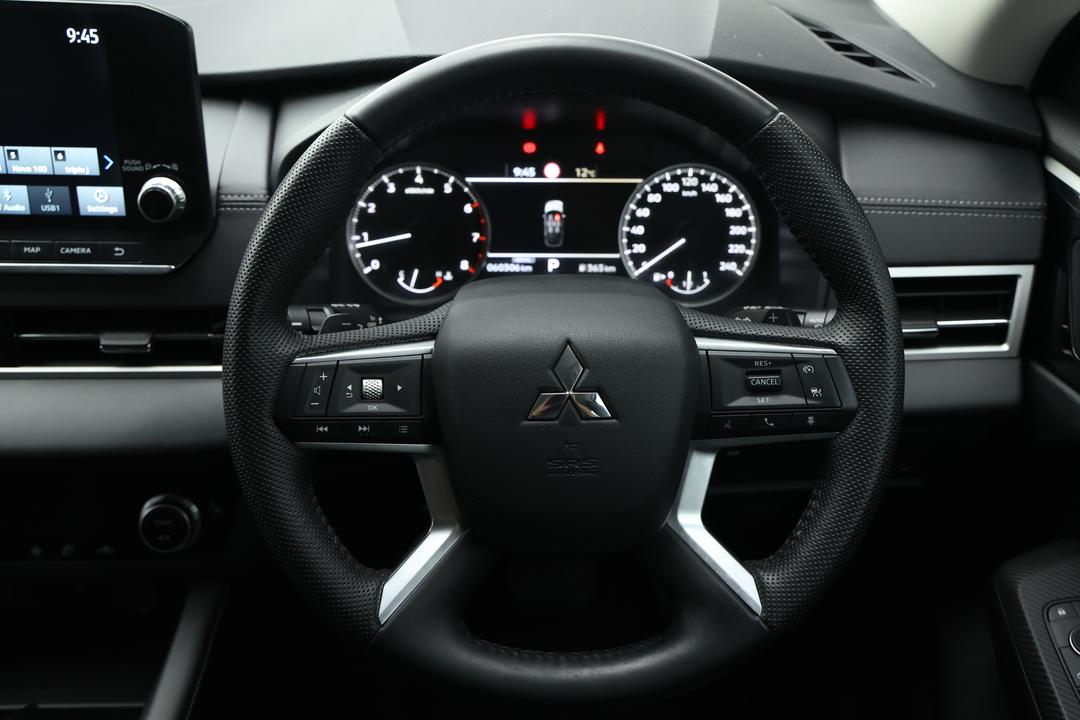 2023 Mitsubishi Outlander Aspire 7 Seat (2WD), Automatic, 60306 km, Right Side Front Door Cabin View