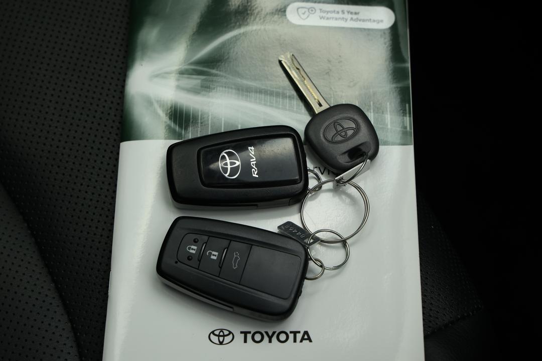 2023 Toyota RAV4 Cruiser (AWD) Hybrid, Automatic, 44416 km, Utility Switches/Buttons