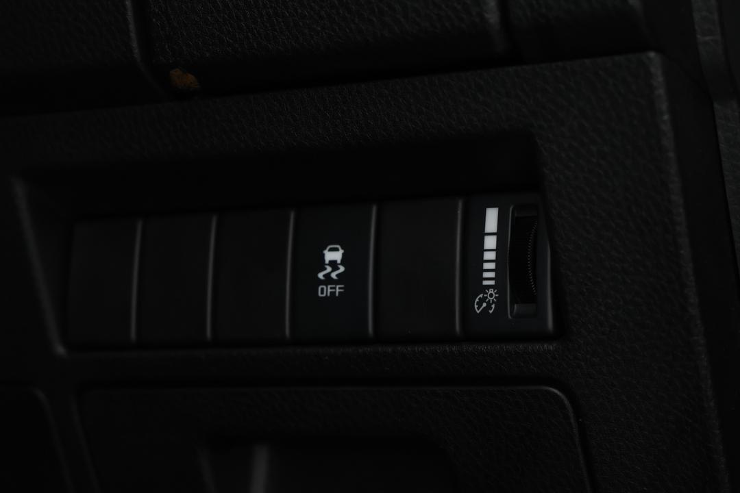2021 Isuzu D-MAX Sx (4x2) High-ride, Automatic, 71846 km, Drivers Side Door Panel Controls