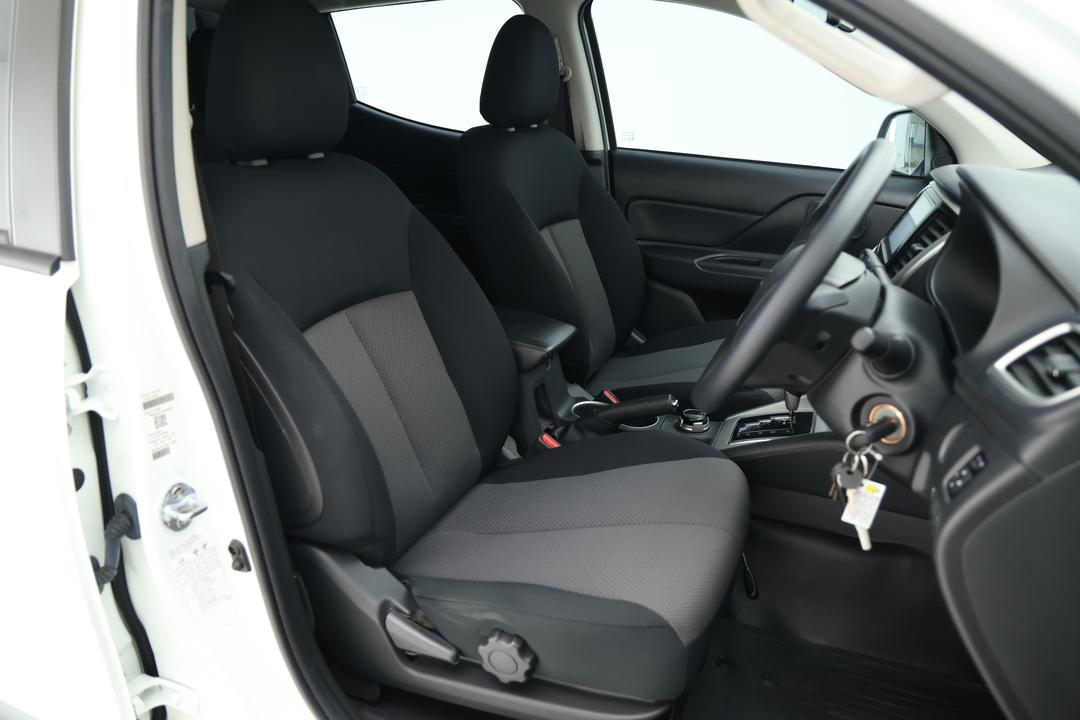 2023 Mitsubishi Triton Glx+ (4x4), Automatic, 23761 km, Keyless / Button Start
