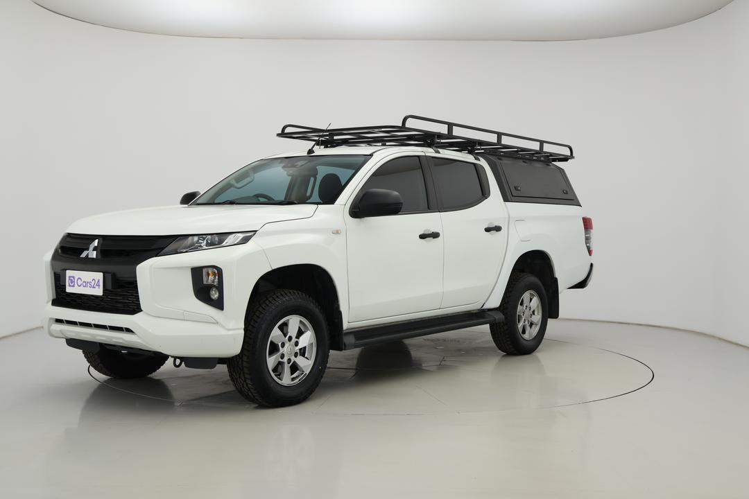 2023 Mitsubishi Triton Glx+ (4x4), Automatic, 23761 km, Left Front Diagonal (45- Degree) View