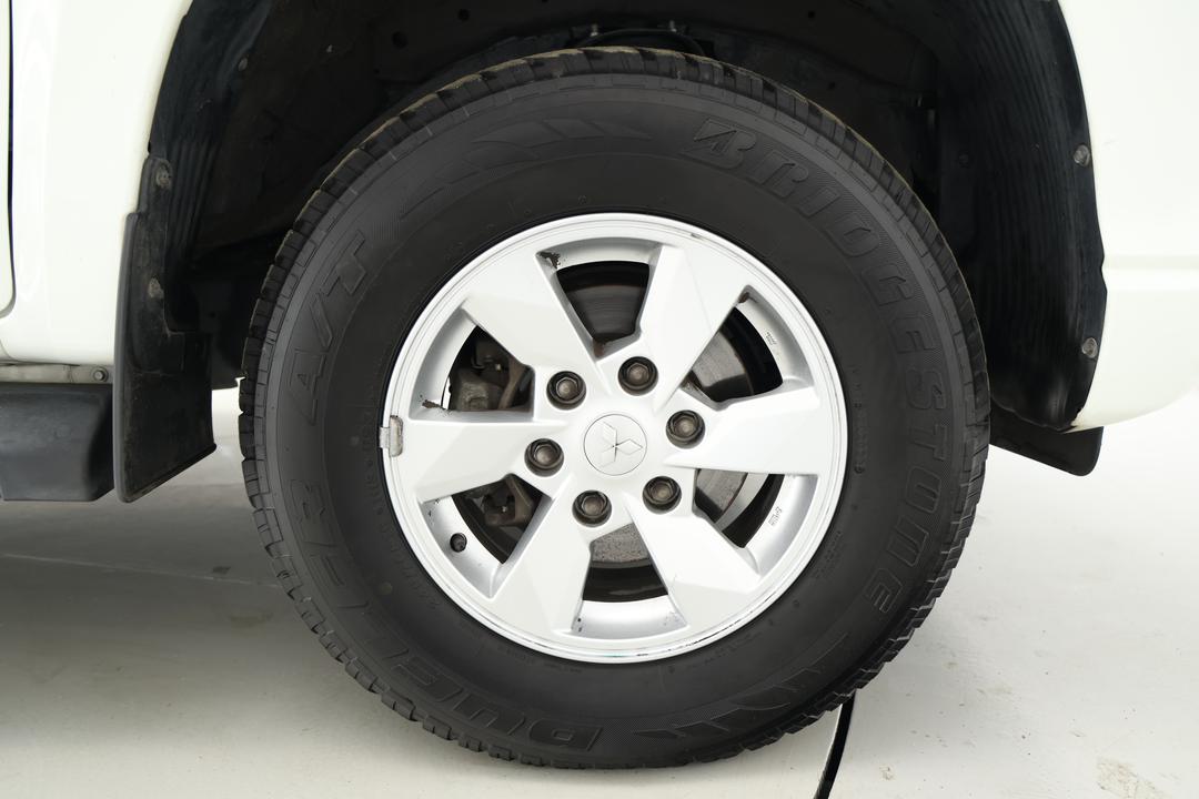 2023 Mitsubishi Triton Glx+ (4x4), Automatic, 23761 km, Right Front Wheel