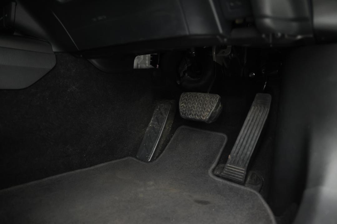 2024 Toyota Camry Ascent, Automatic, 49549 km, Pedals and Footmat