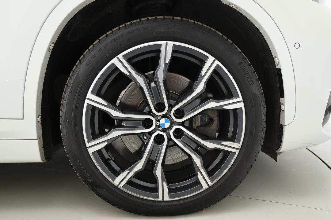 2021 BMW X1 sDrive 20i M Sport, Automatic, 64135 km, Right Front Wheel
