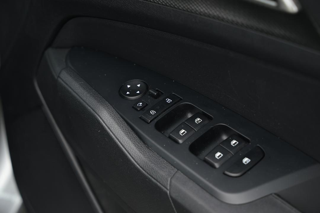 2024 Kia Sportage S (FWD), Automatic, 53103 km, Drivers Side Door Panel Controls