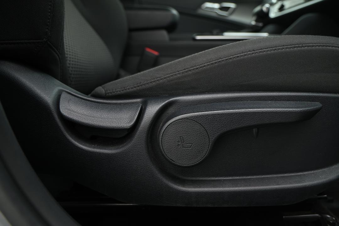 2024 Kia Sportage S (FWD), Automatic, 53103 km, Drivers Side Adjustment Panel