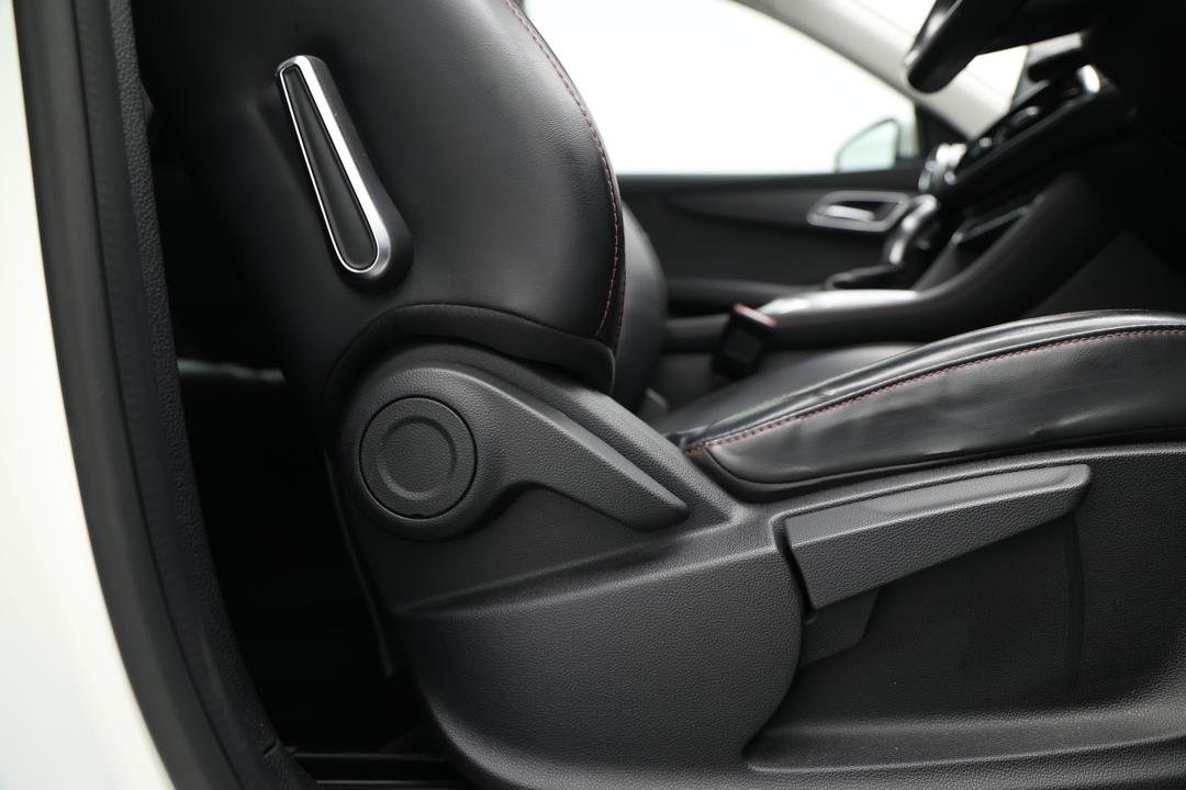 2022 MG HS Excite, Automatic, 48933 km, Right Side Front Door Cabin View