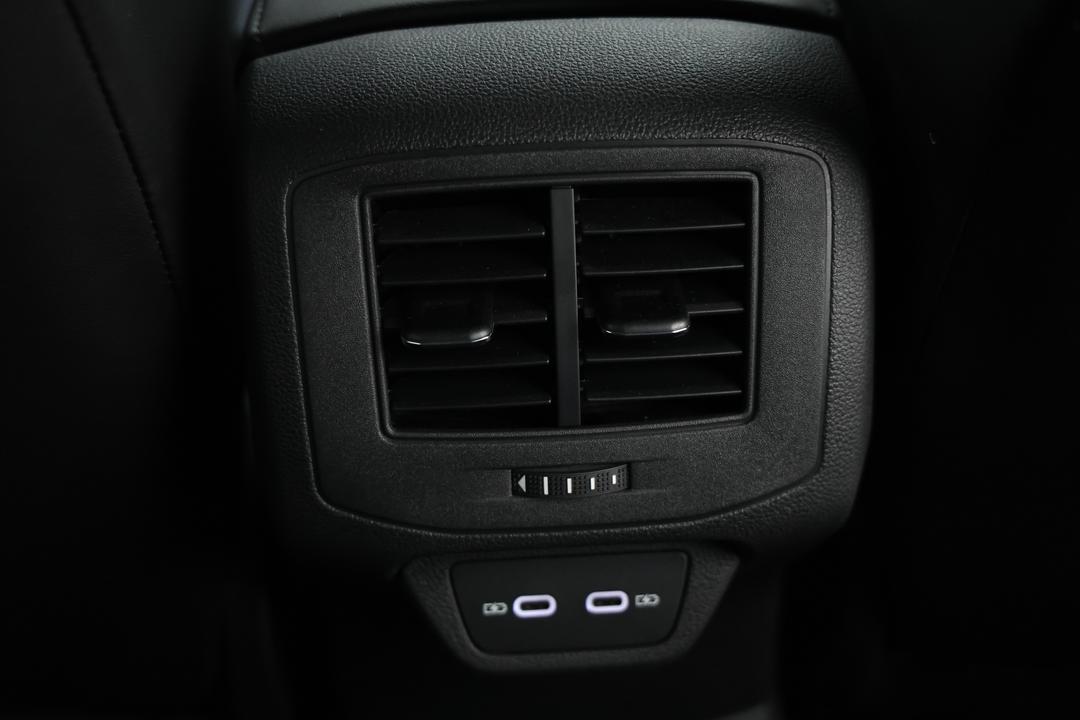 2022 Volkswagen T-roc R, Automatic, 73566 km, Rear A/C Vent