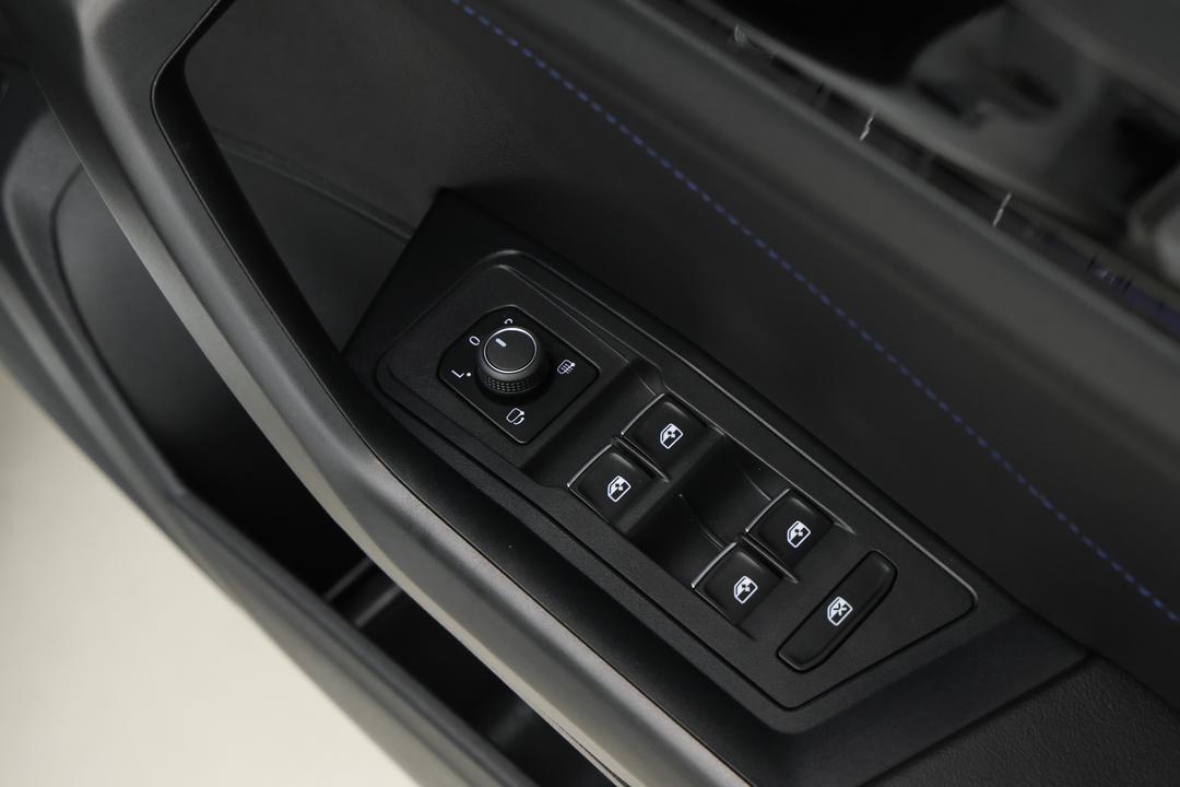 2022 Volkswagen T-roc R, Automatic, 73566 km, Key Close-up